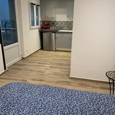 Studio Sous La Glycine شقة فوليه إن فيلين
